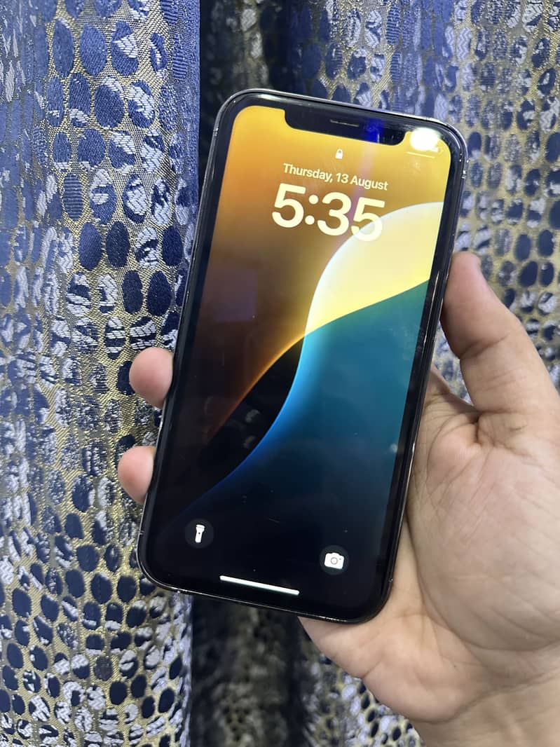 iPhone XR 0