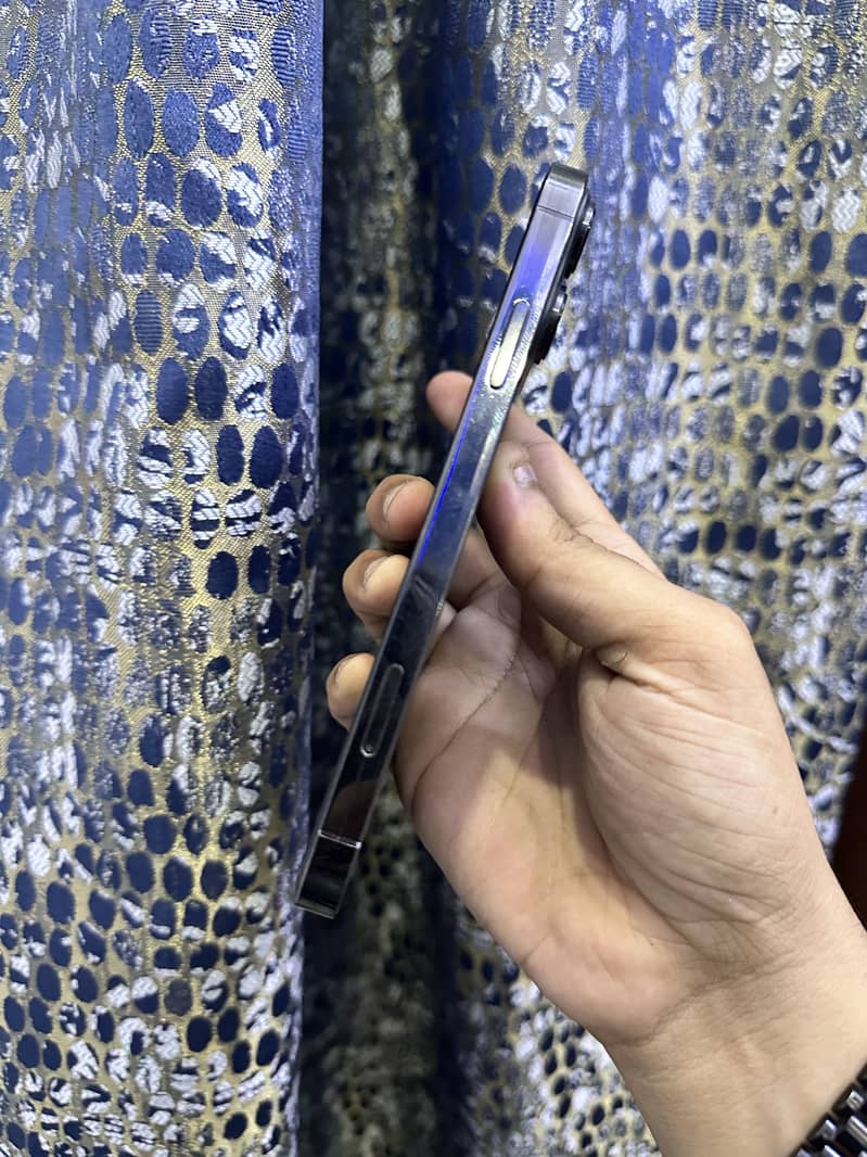 iPhone XR 3