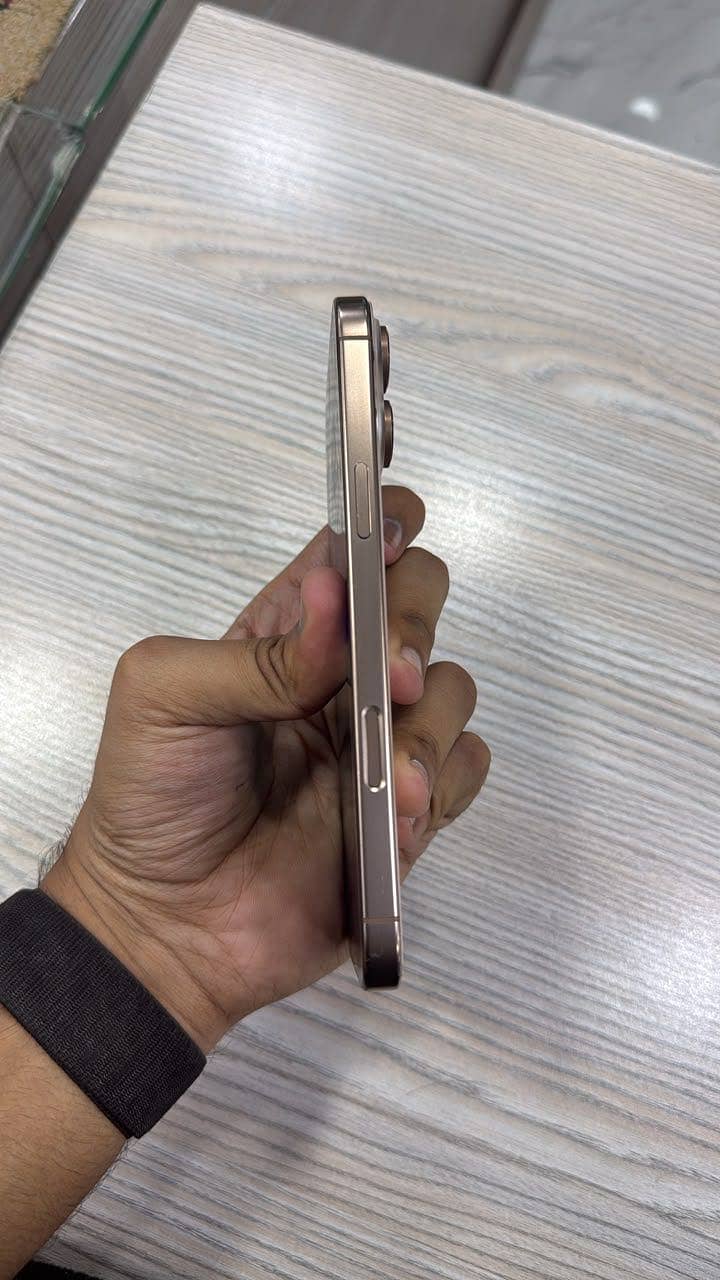 Apple iPhone 16 Pro Max 1