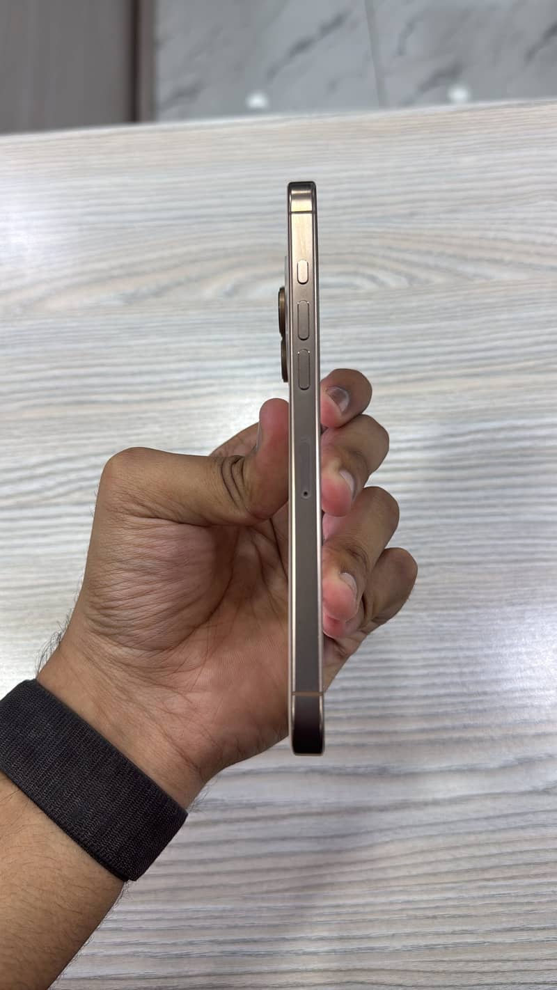 Apple iPhone 16 Pro Max 2