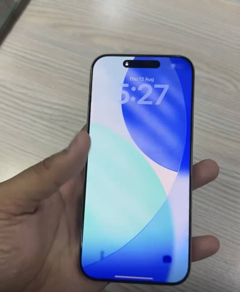 Apple iPhone 16 Pro Max 4