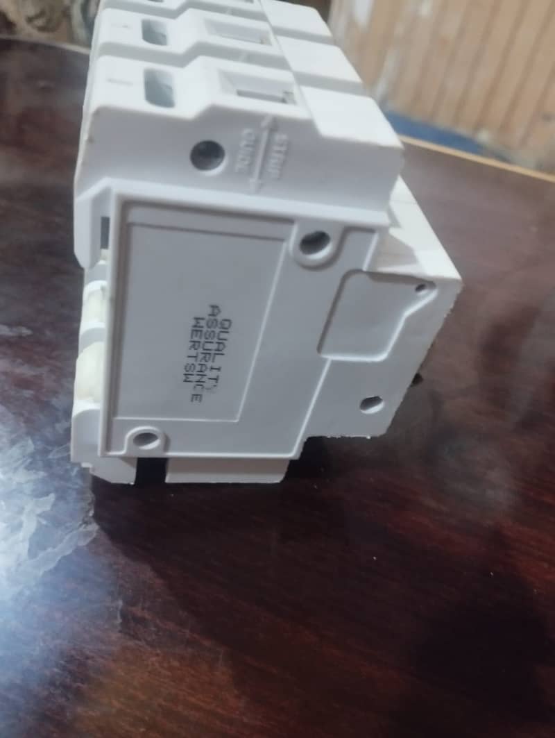 breaker 3