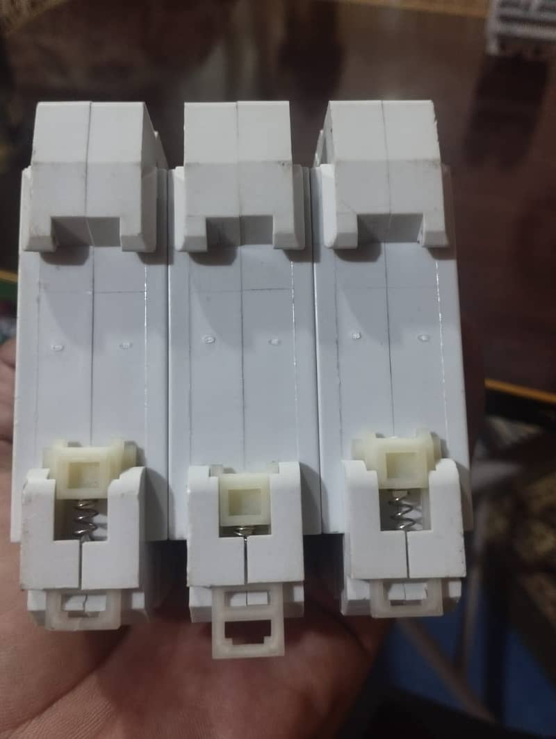 breaker 5