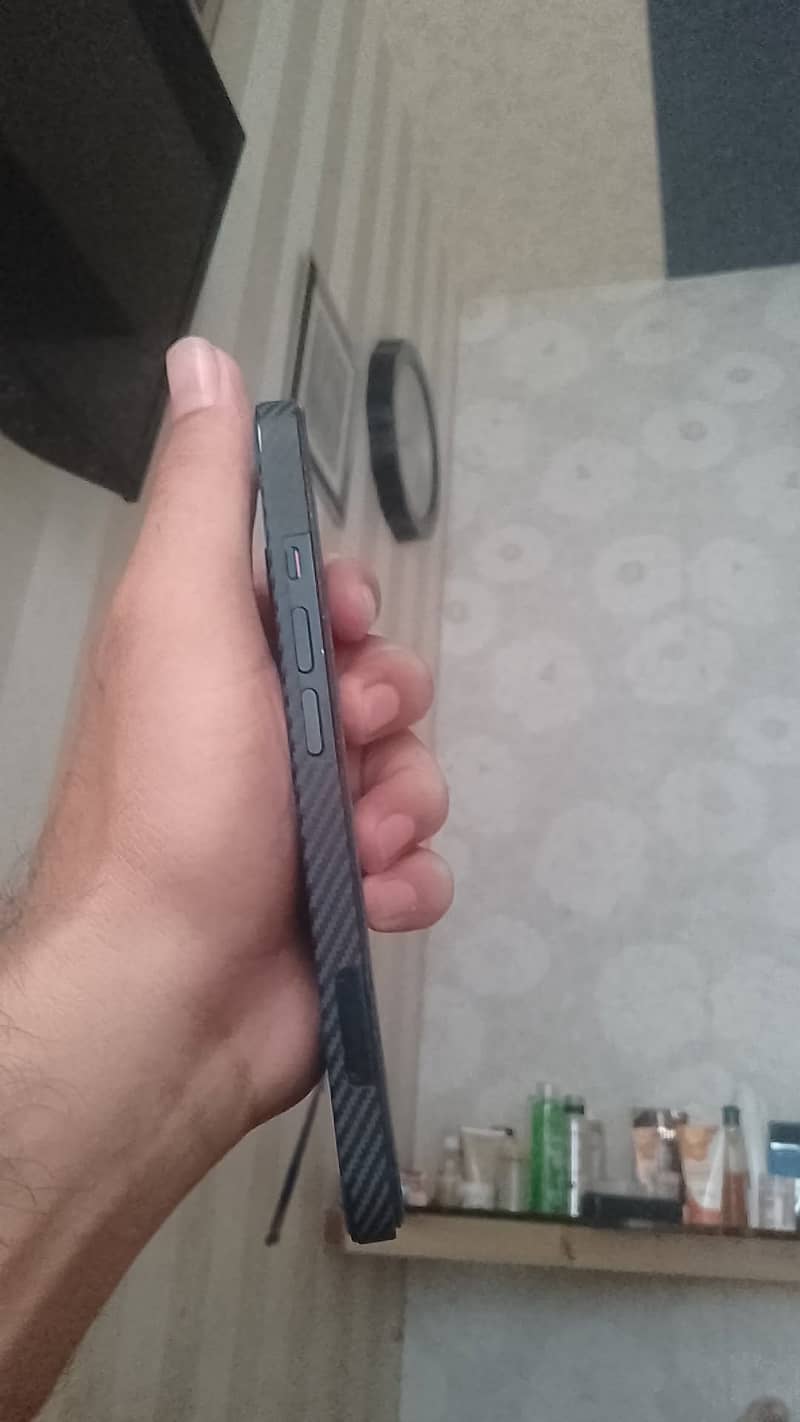 Apple iPhone 13 2