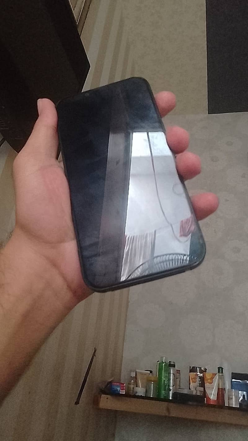 Apple iPhone 13 4