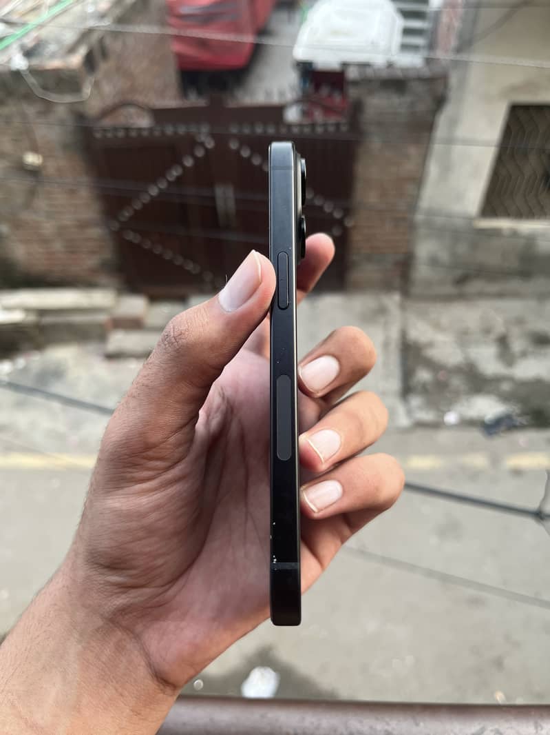 Apple iPhone 15 4