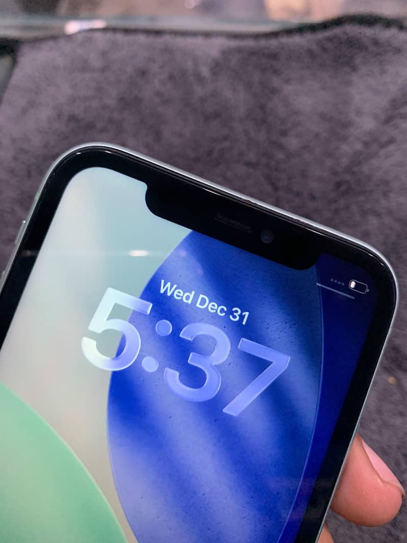 Apple iPhone 11 4