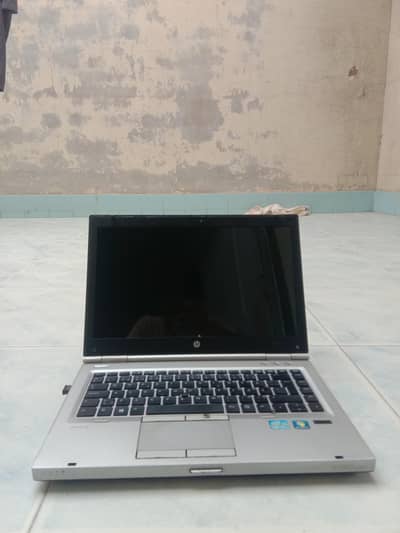 HP elitebook | 8gb ram | 128 ssd + 256 harddrive | i5 turbo boosted