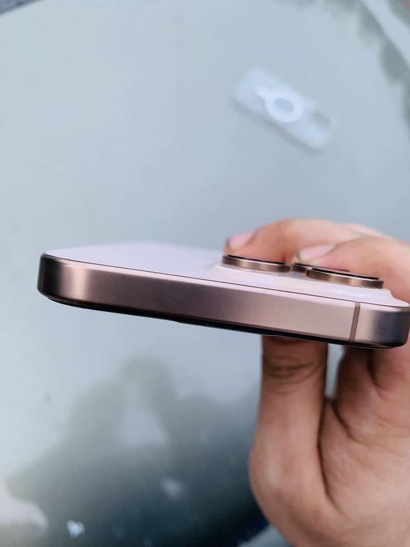 Apple iPhone 16 Pro Max 7