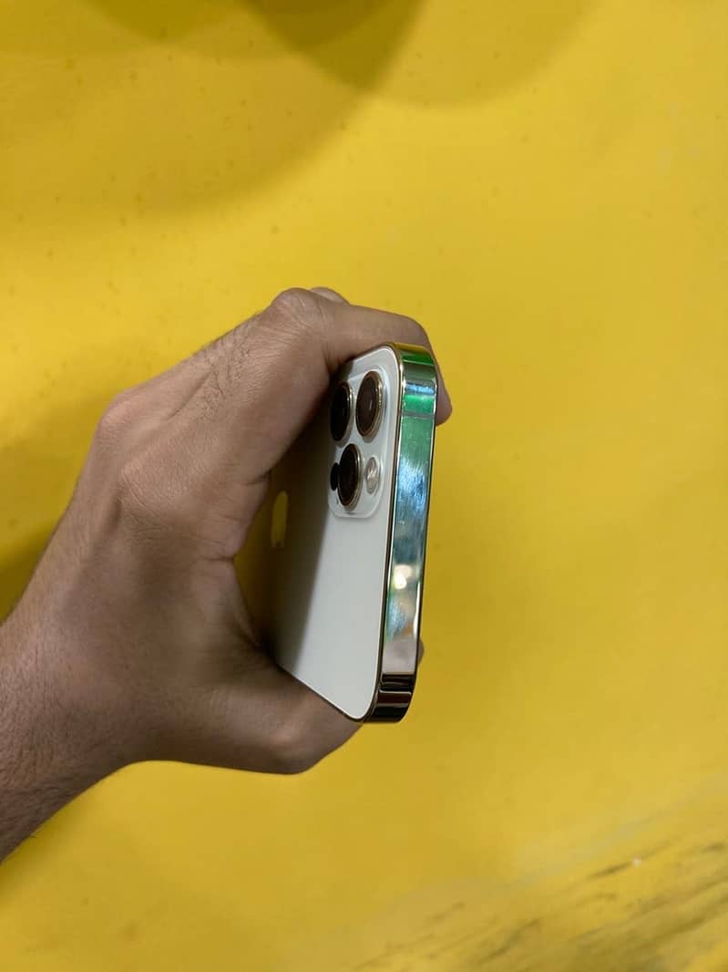 Apple iPhone 12 Pro 4
