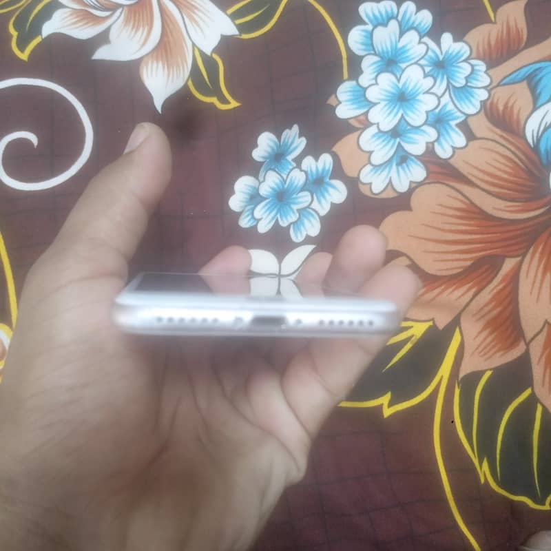 Apple iPhone 7 2