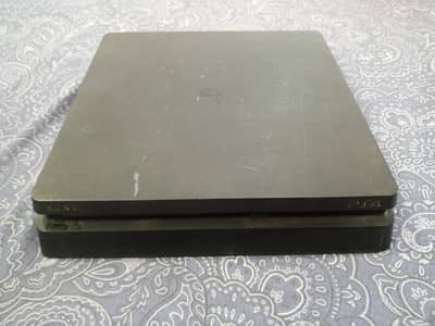 SELLING PS4 SLIM 1TB