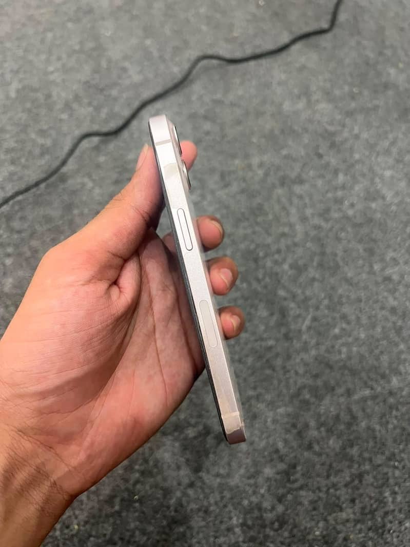 Apple iPhone 13 4