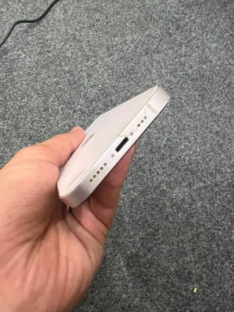 Apple iPhone 13 5