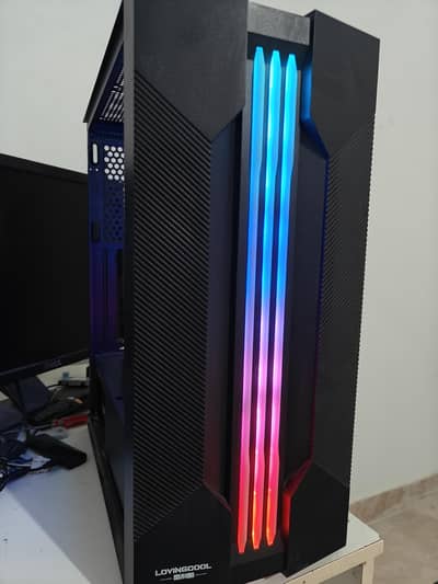 Gaming casing rgb, 8gb ddr3 ram, 640gb hardisk 1500 watt power supply