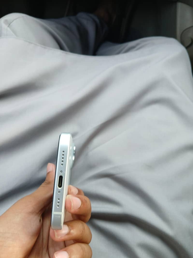 Apple iPhone 15 3