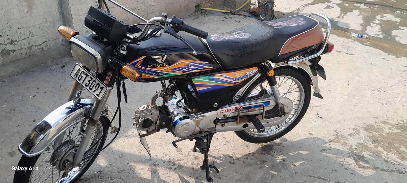 70 cc Revolt 0
