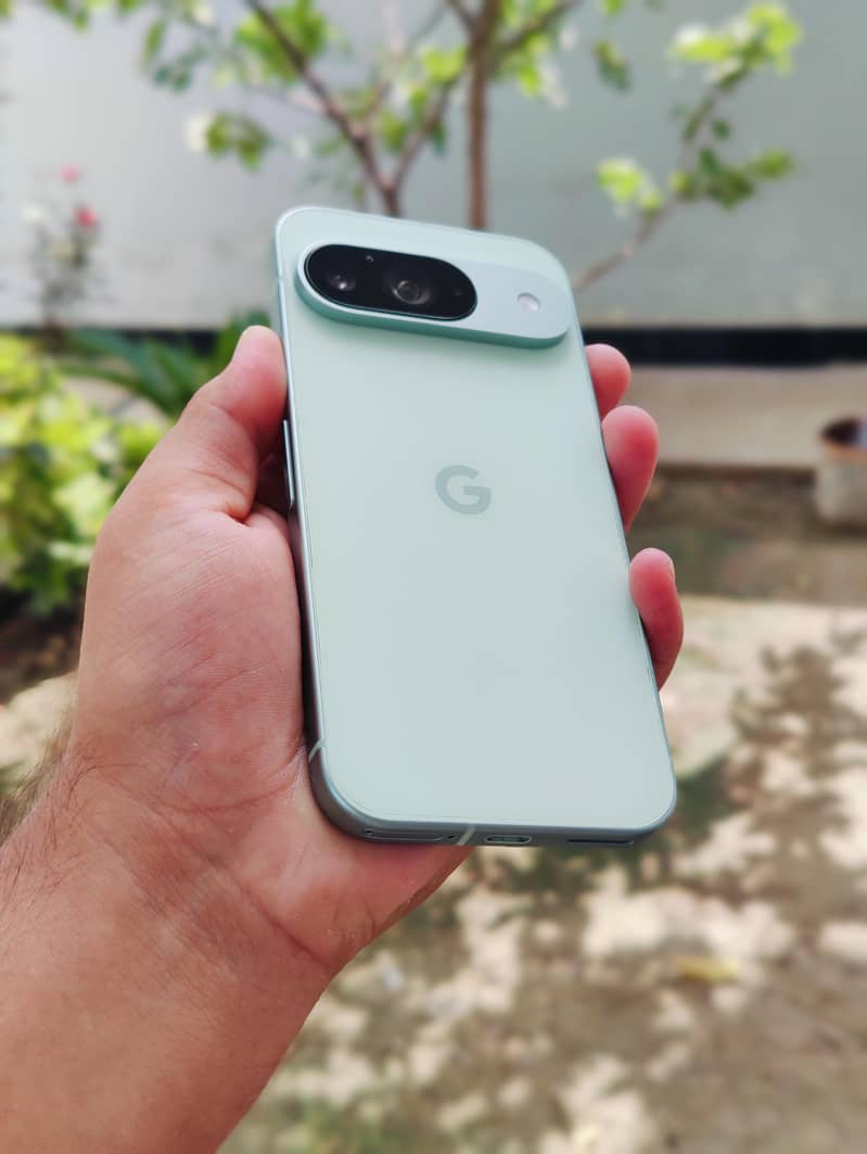 Google Pixel 9 4