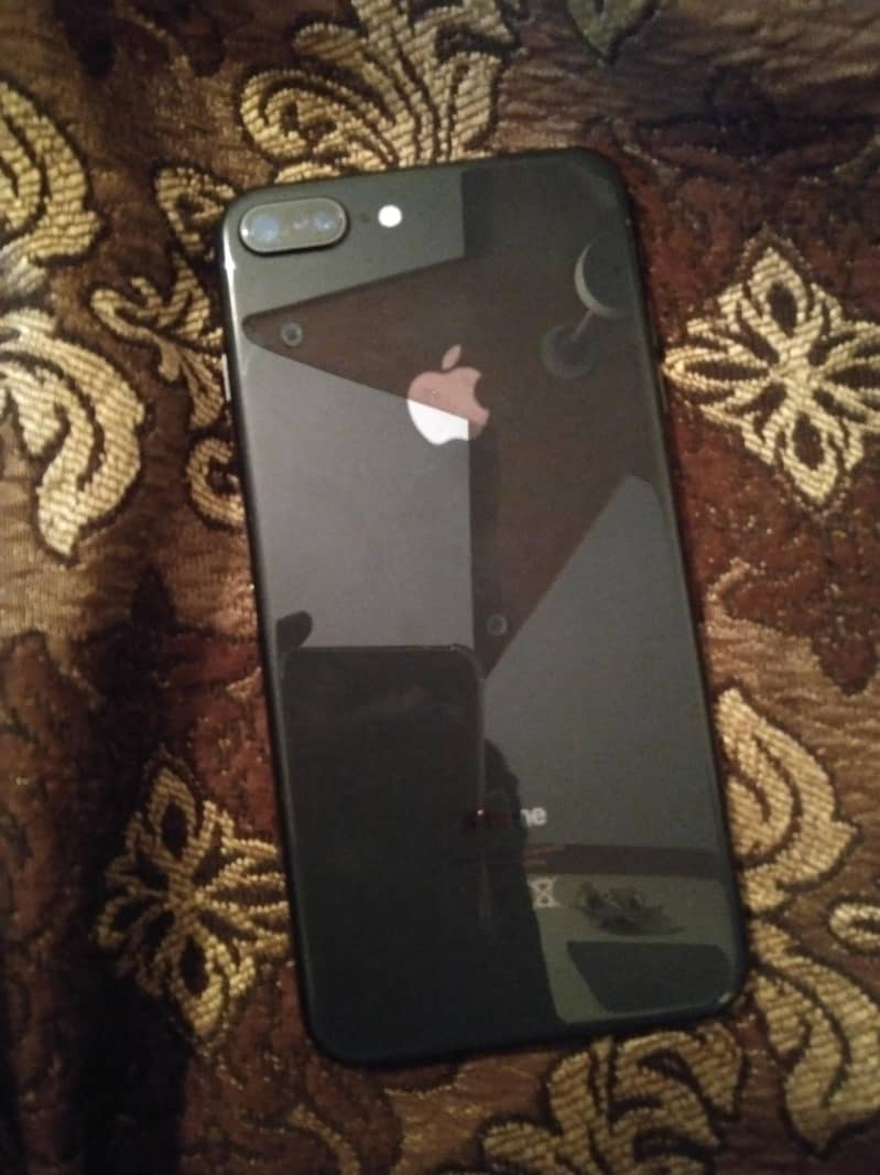 Apple iPhone 8 Plus 3
