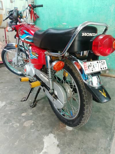 Honda 125 24 model baik ma koee be Kam nahi hain full baik okay hain