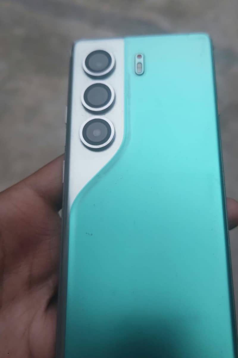 Tecno CAMON 40 Pro 0