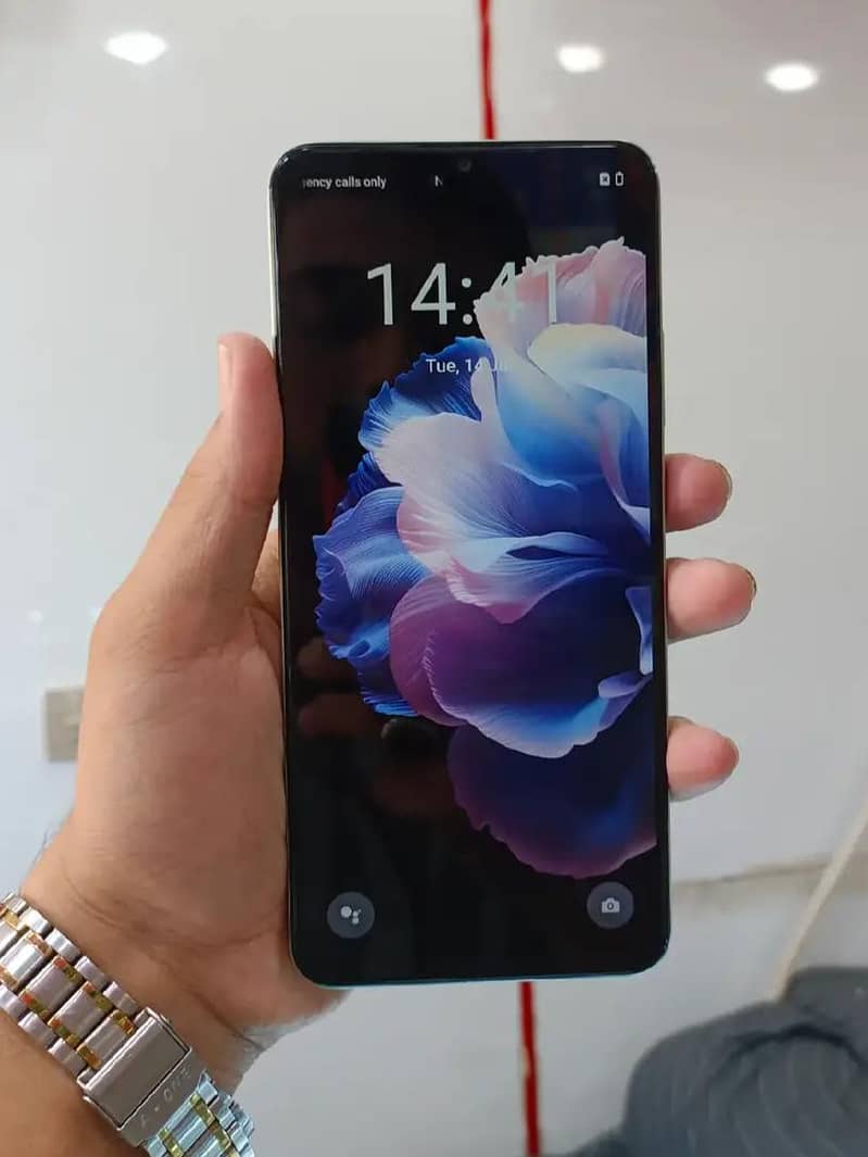 Realme C63 1