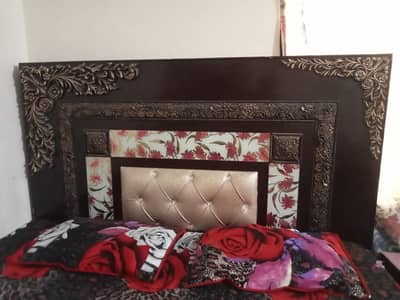 acche wala bed dressing se table hai full guarantee ke sath
