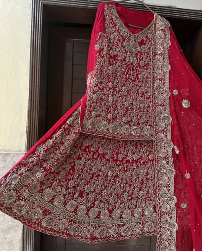 Bridal lehnga for urgent sale.