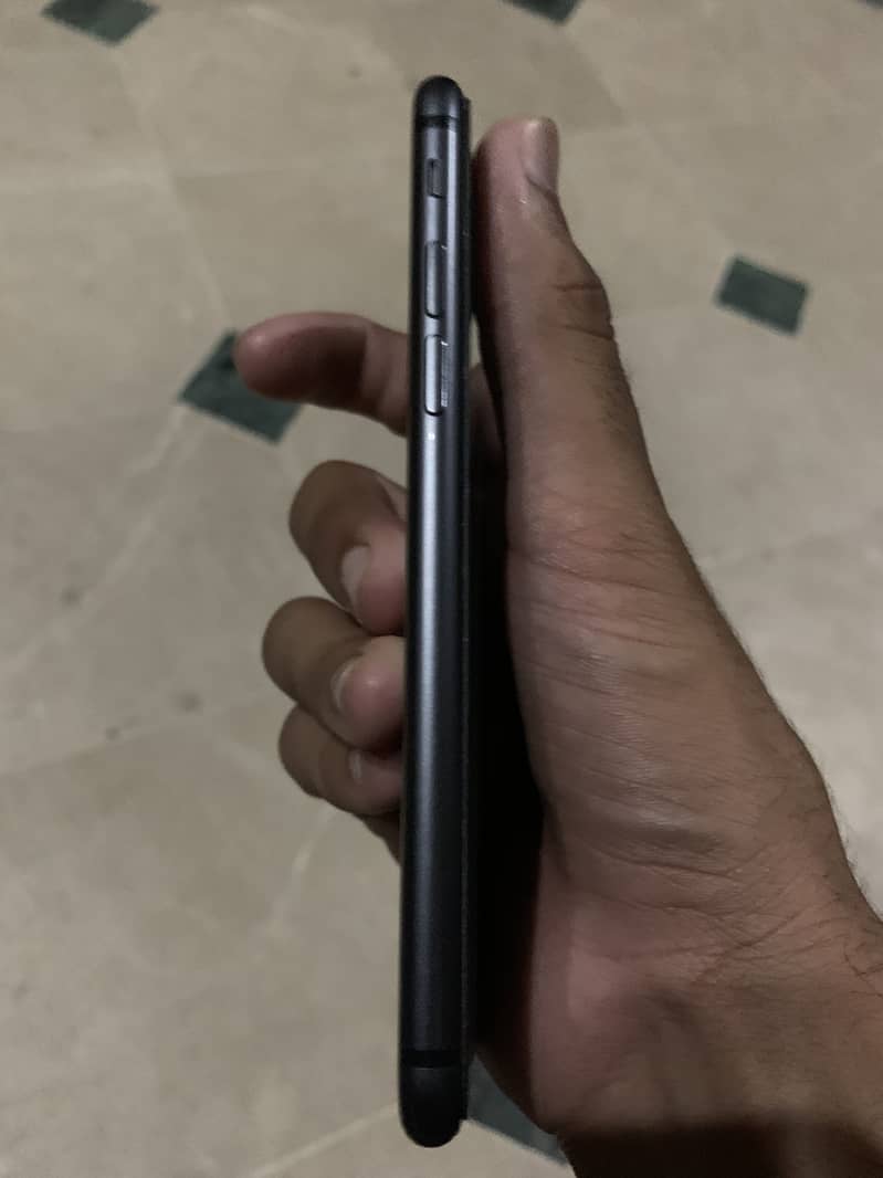 Apple iPhone 8 1