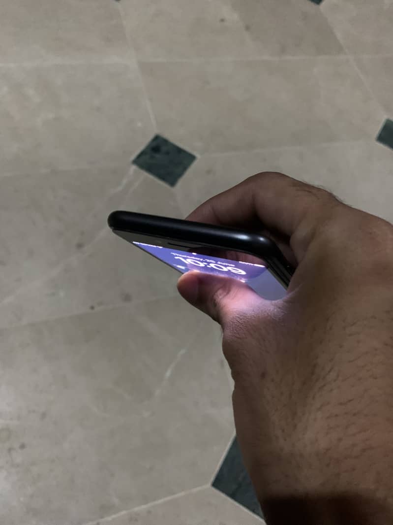 Apple iPhone 8 3