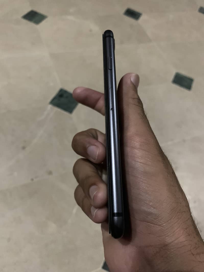 Apple iPhone 8 5
