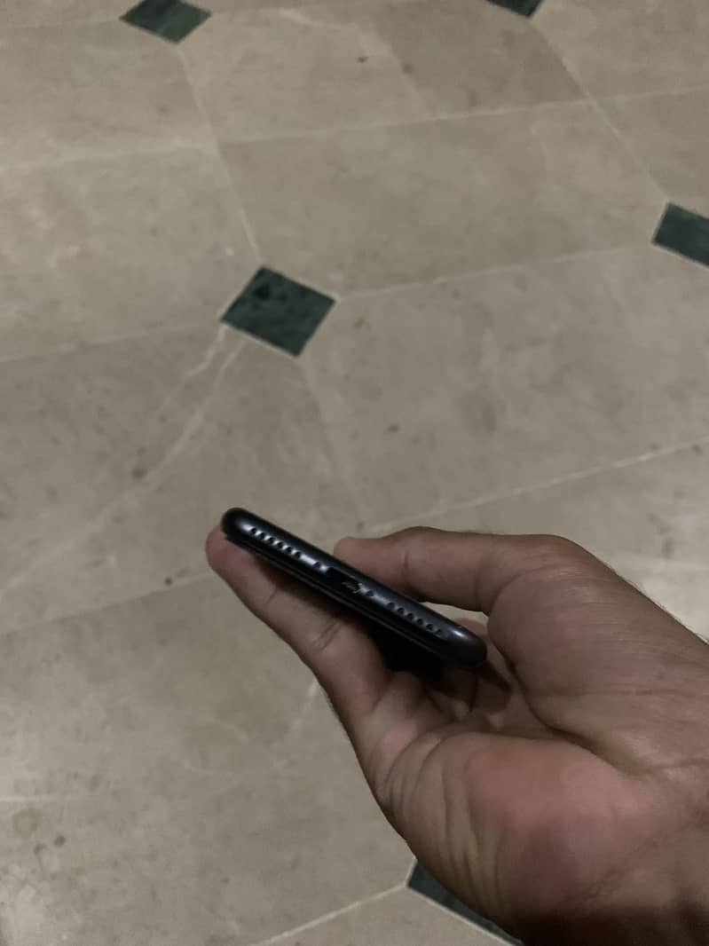 Apple iPhone 8 6