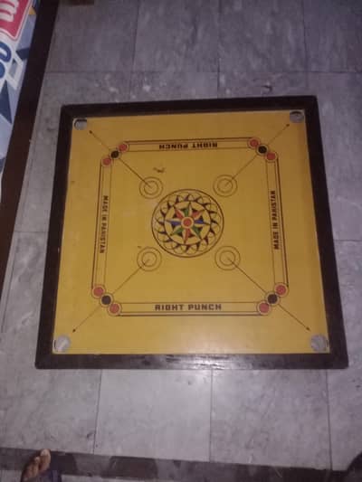 Carrom board