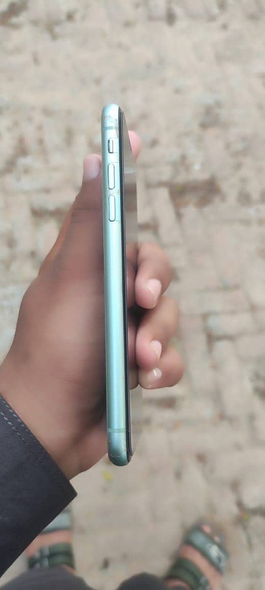 Apple iPhone 11 3