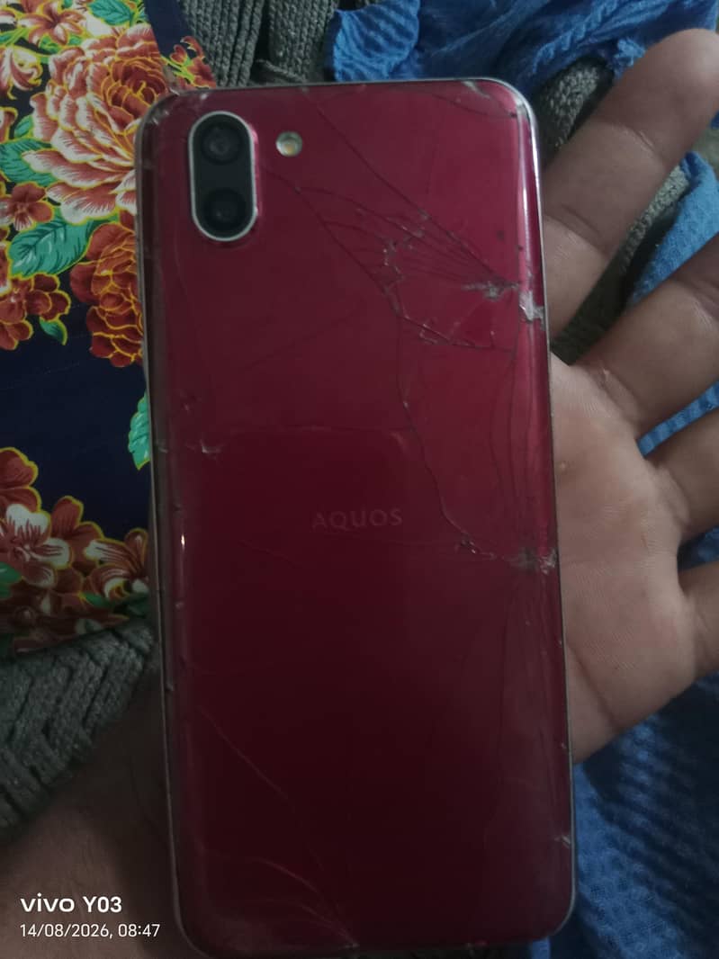 Sharp Aquos R2 3