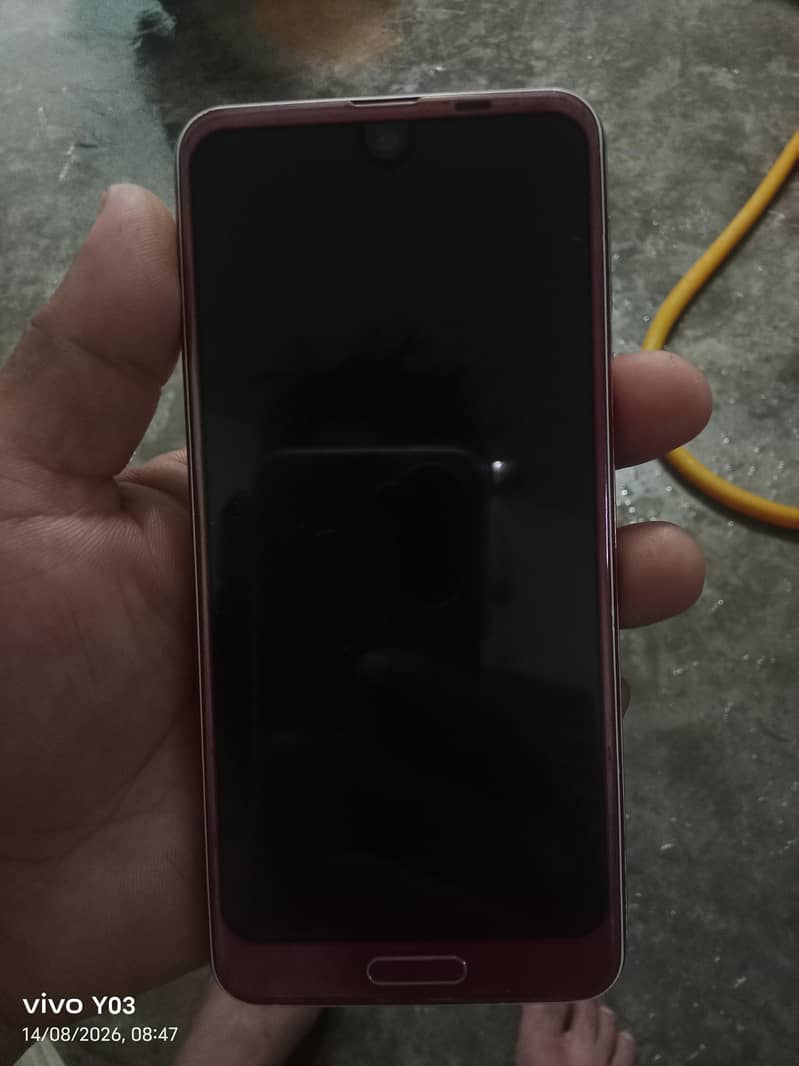 Sharp Aquos R2 4