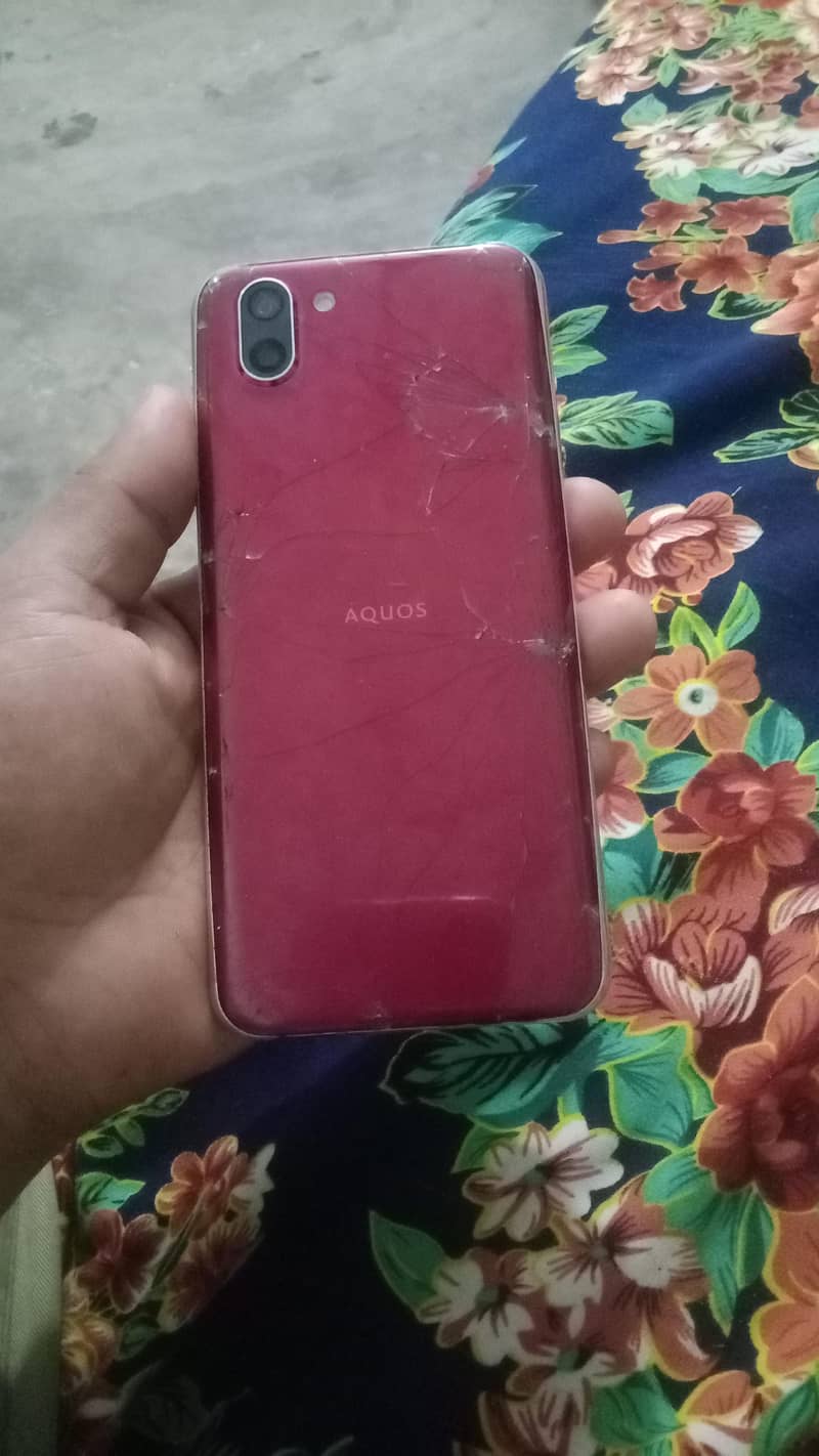 Sharp Aquos R2 6