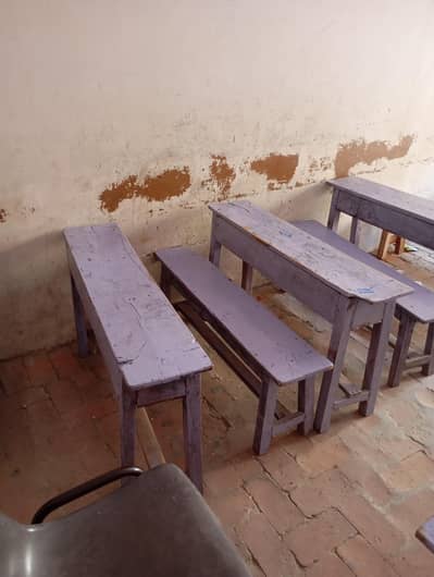 Approx. 100 School Desks for Sale – Durable Wooden Student Desks