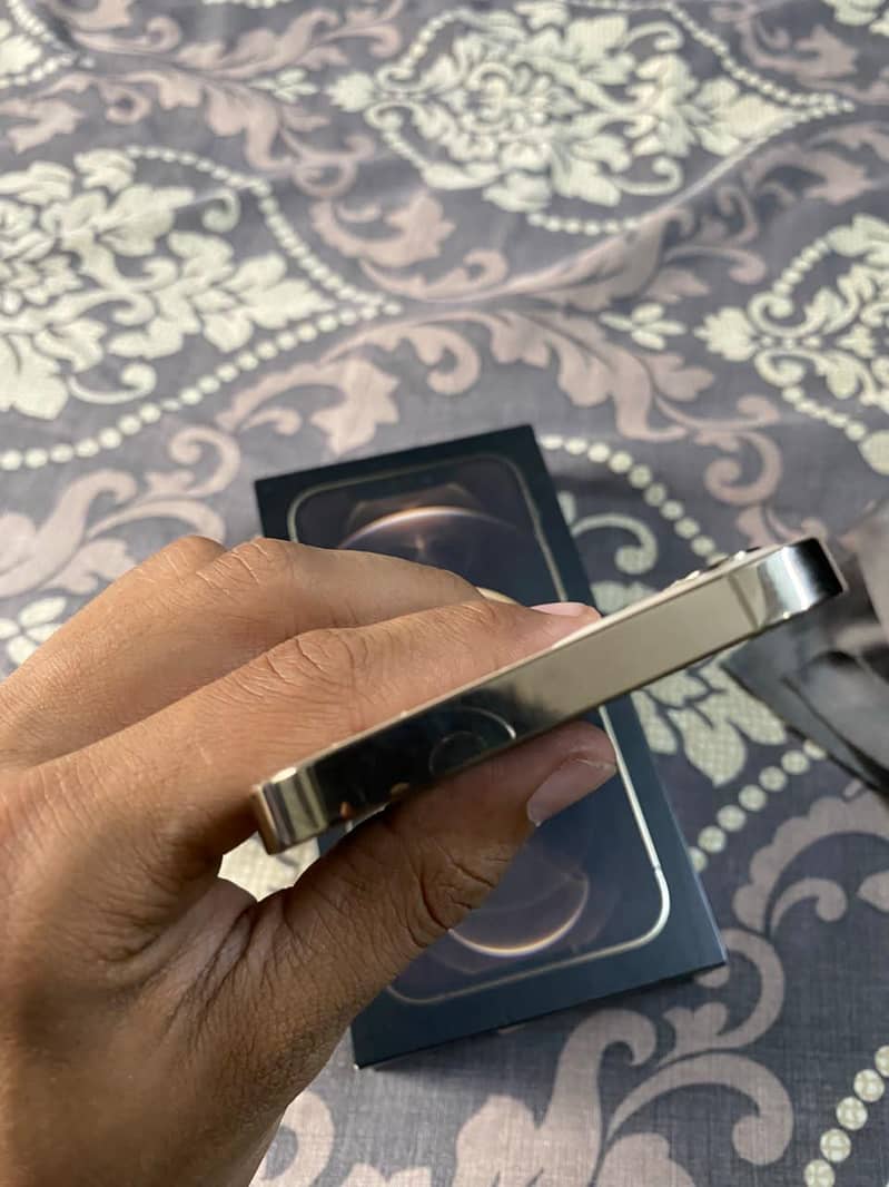 Apple iPhone 12 Pro 4
