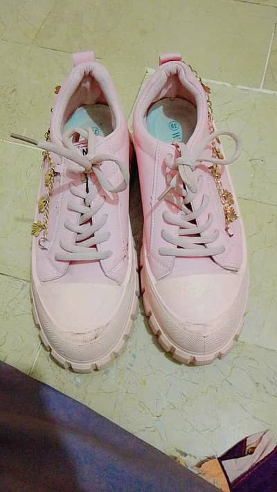 girl pink  shoes Best offer