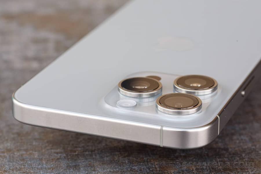IPhone 15 Pro Max 4