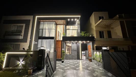 10 Marla Luxury Neat House Available For Rent In Bahria Town Lahore.