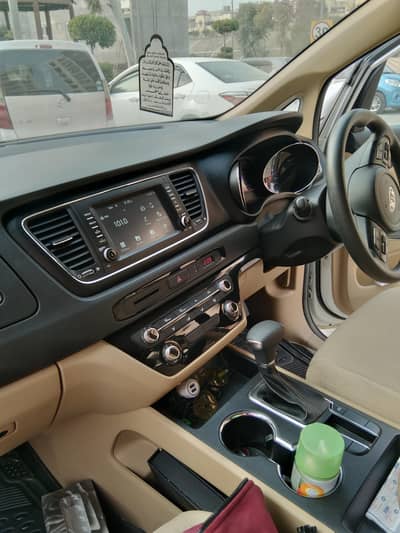 KIA GRAND CARNIVAL 2018