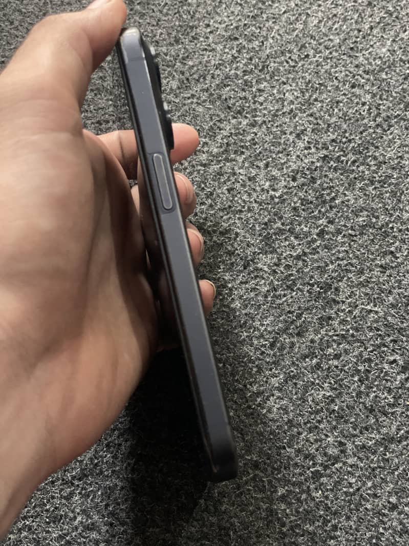 Apple iPhone 15 Pro 2