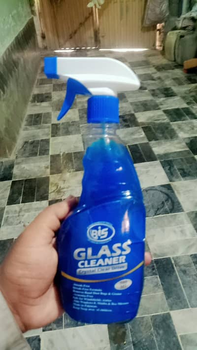 Glass cleaner Use in fiber wood plastic kitchen