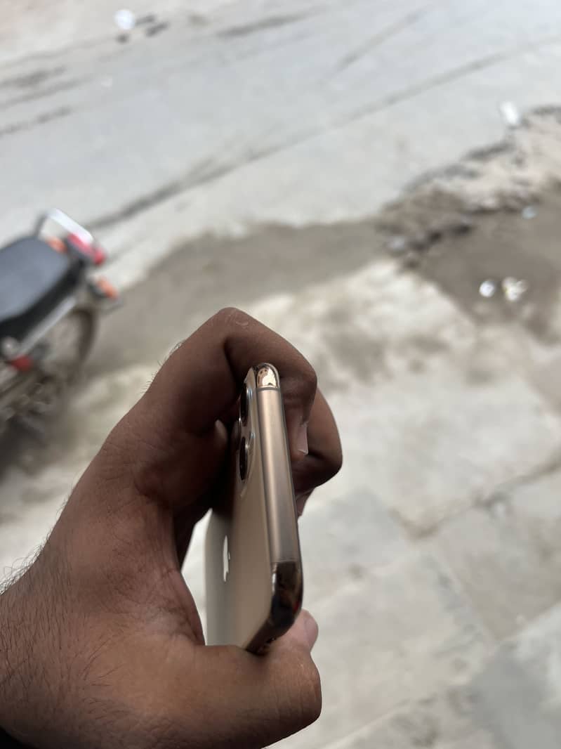 Apple iPhone 11 Pro 1