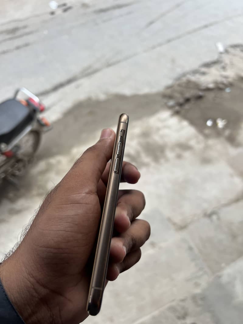 Apple iPhone 11 Pro 2