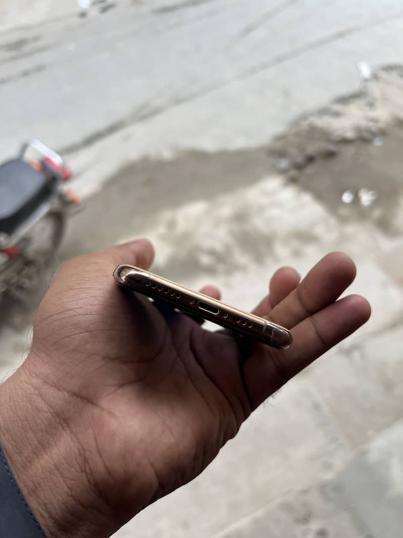 Apple iPhone 11 Pro 3