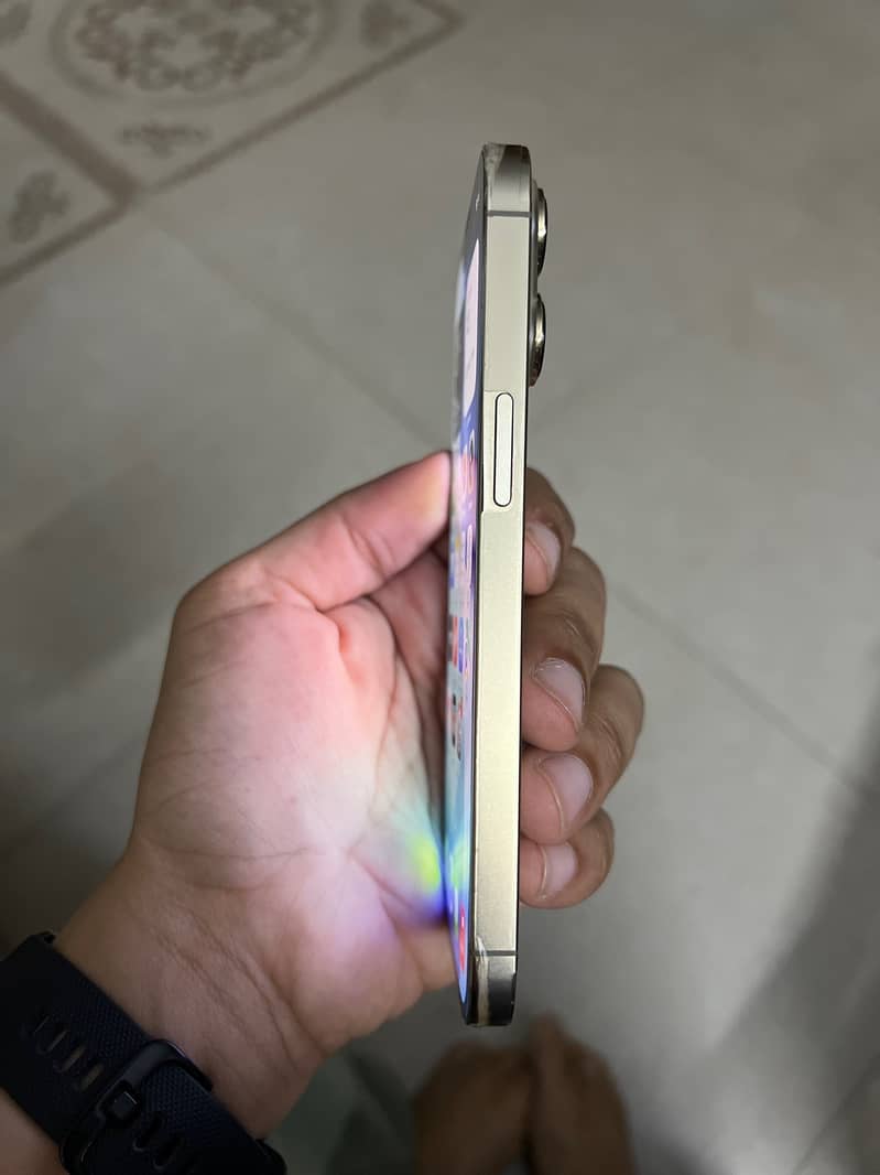 Apple iPhone 13 4