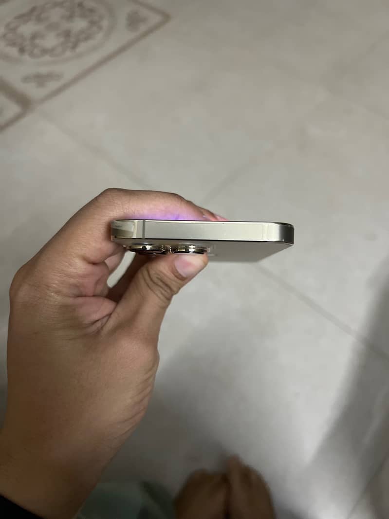 Apple iPhone 13 5